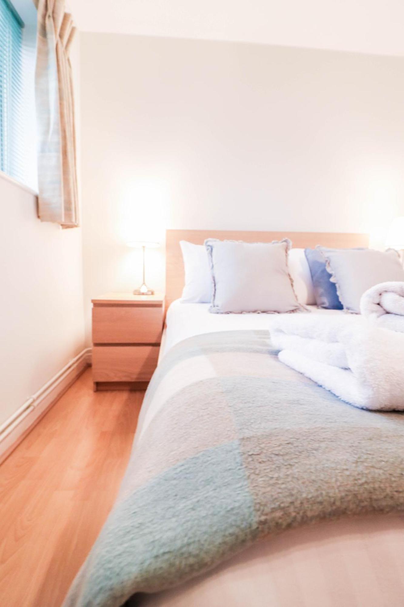 Bright And Spacious Contractor House L Parking! Borehamwood Ngoại thất bức ảnh