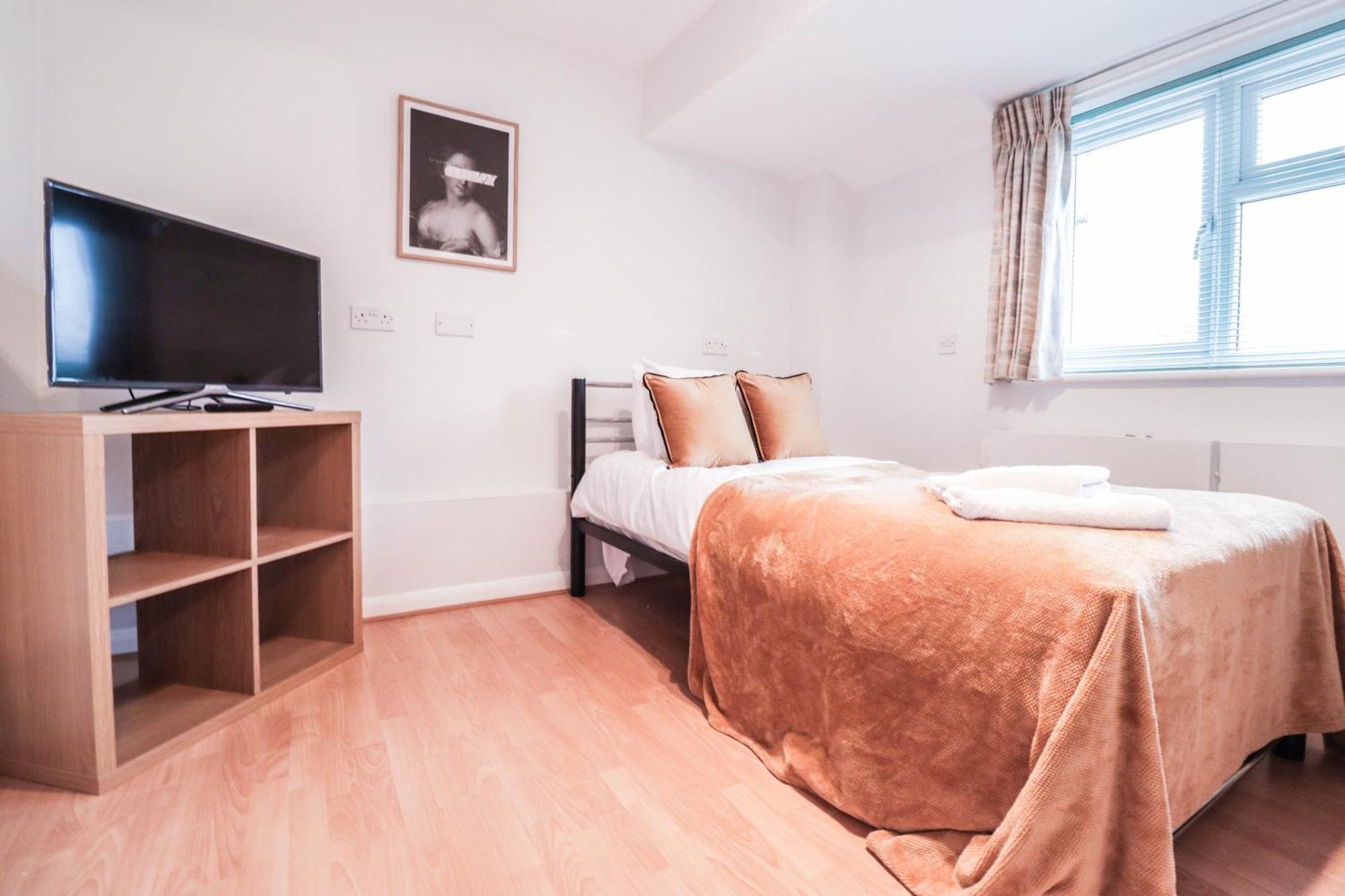 Bright And Spacious Contractor House L Parking! Borehamwood Ngoại thất bức ảnh