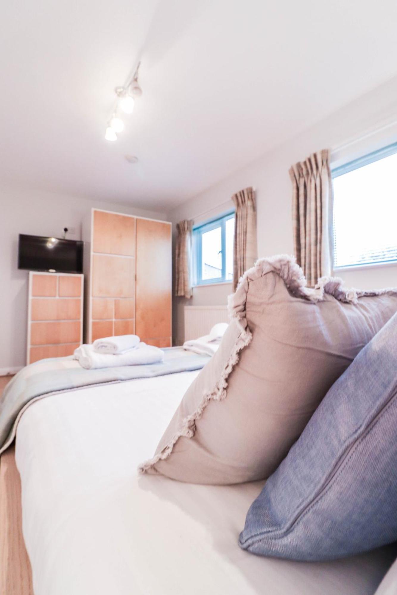 Bright And Spacious Contractor House L Parking! Borehamwood Ngoại thất bức ảnh