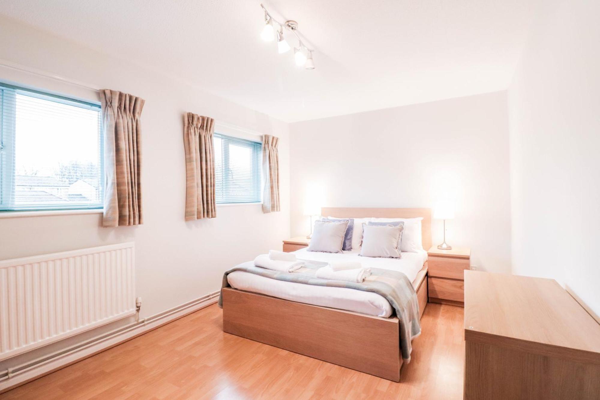 Bright And Spacious Contractor House L Parking! Borehamwood Ngoại thất bức ảnh