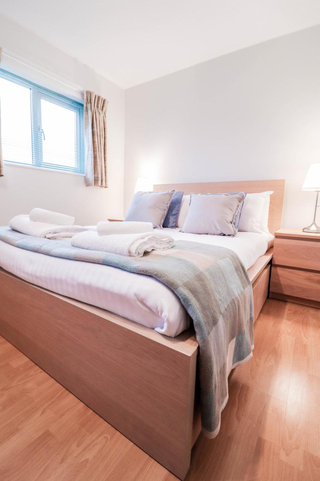 Bright And Spacious Contractor House L Parking! Borehamwood Ngoại thất bức ảnh