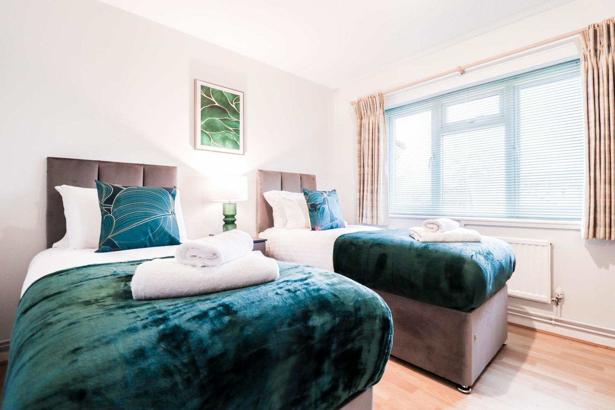 Bright And Spacious Contractor House L Parking! Borehamwood Ngoại thất bức ảnh