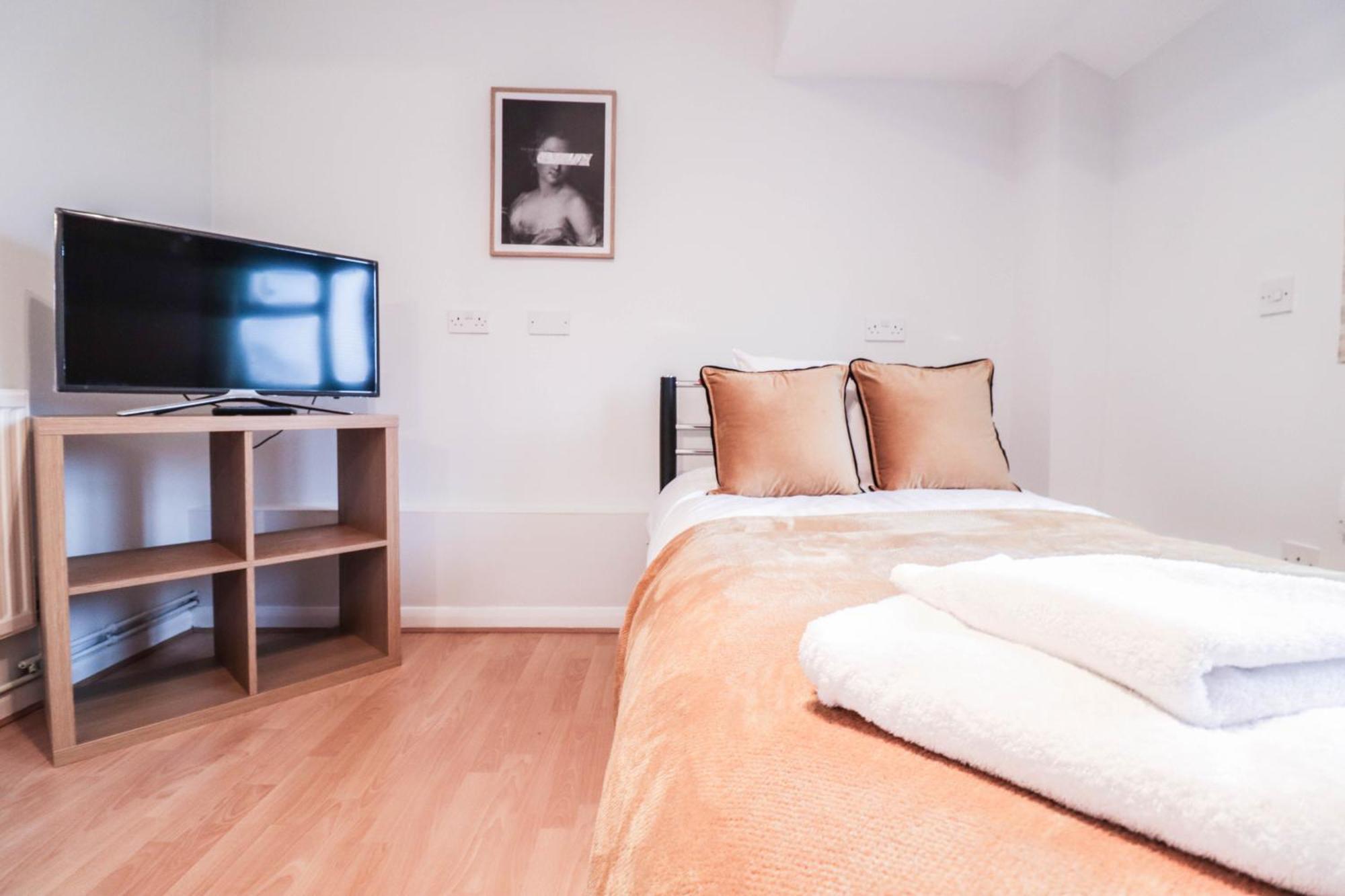 Bright And Spacious Contractor House L Parking! Borehamwood Ngoại thất bức ảnh