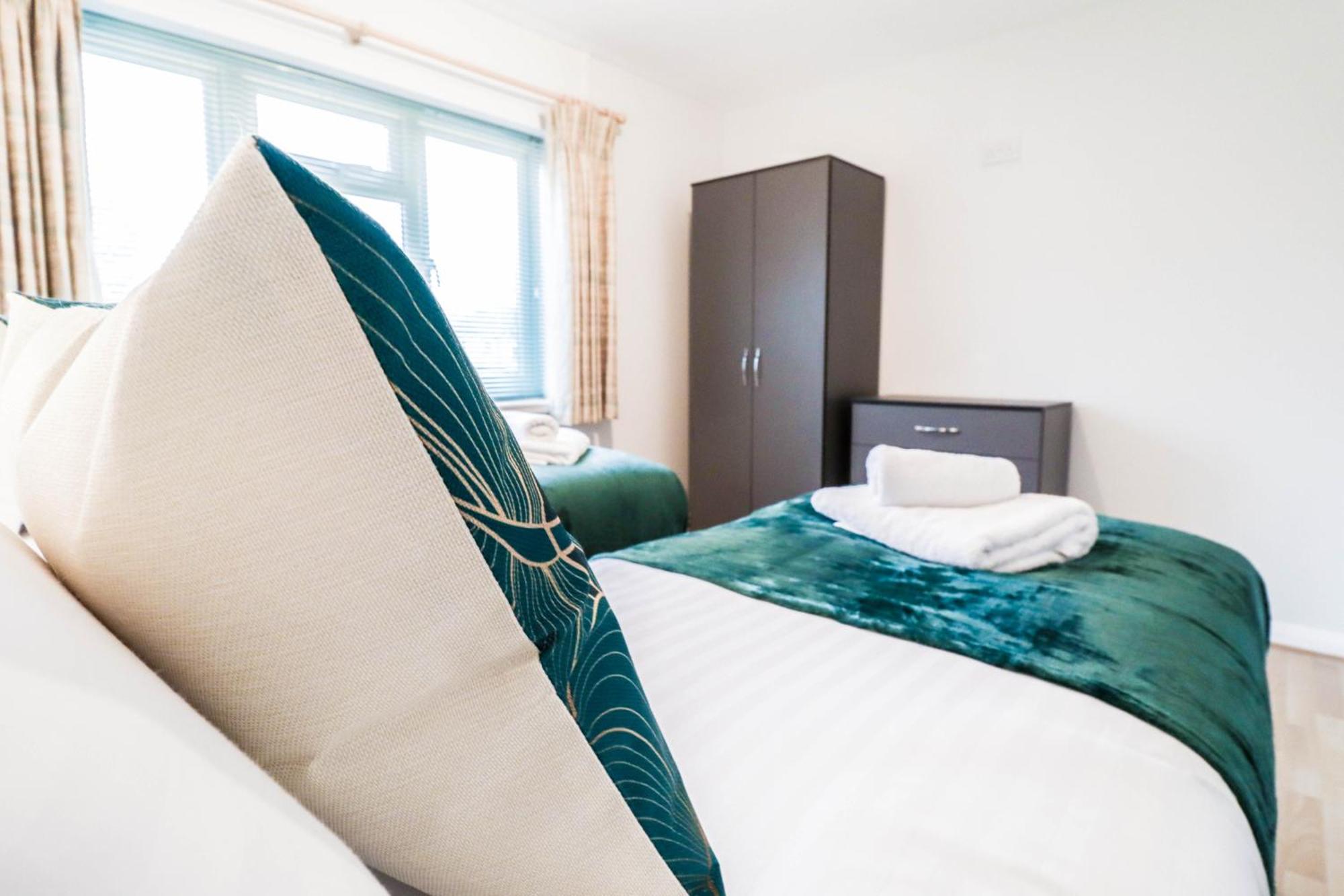 Bright And Spacious Contractor House L Parking! Borehamwood Ngoại thất bức ảnh