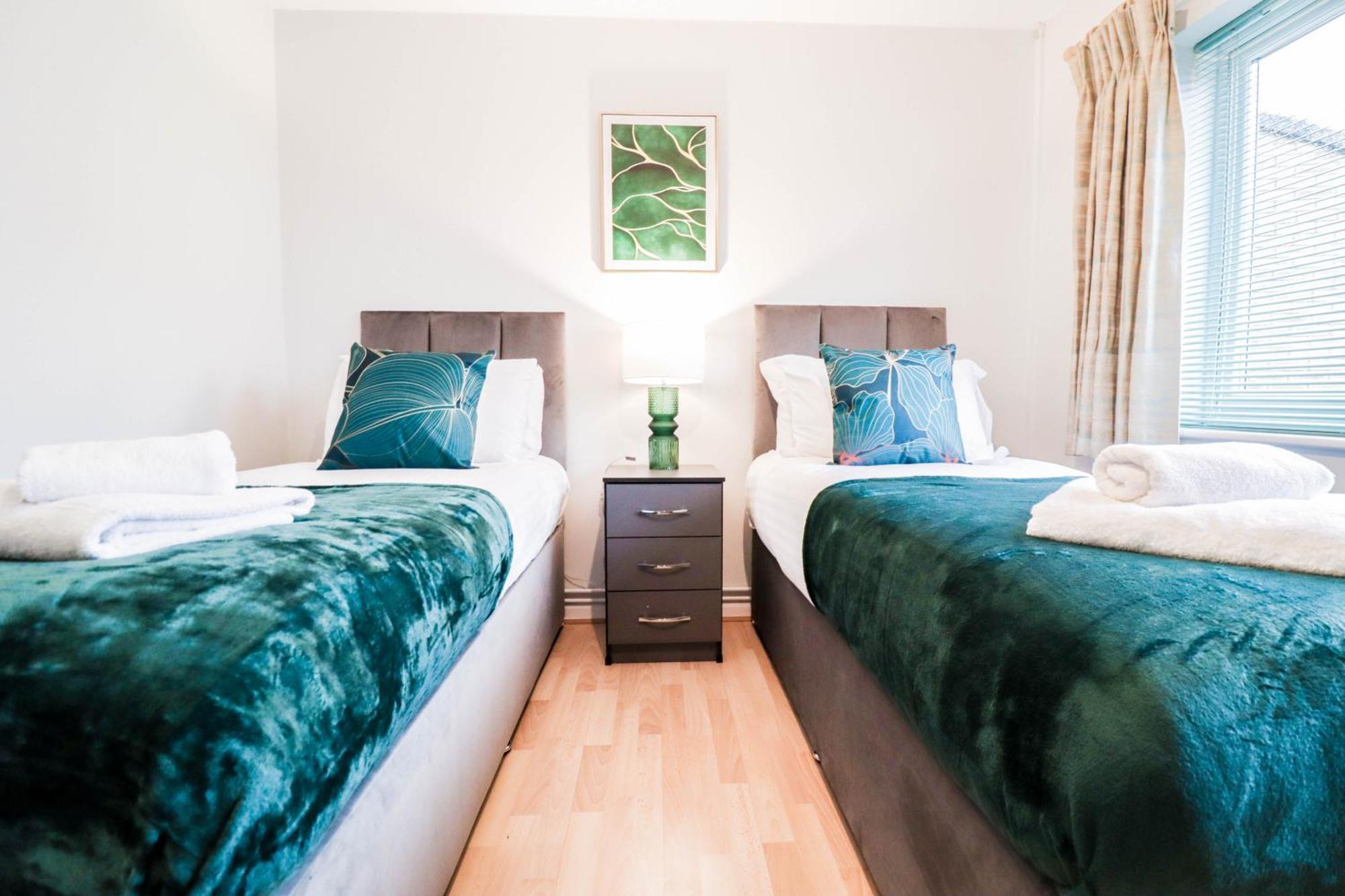 Bright And Spacious Contractor House L Parking! Borehamwood Ngoại thất bức ảnh