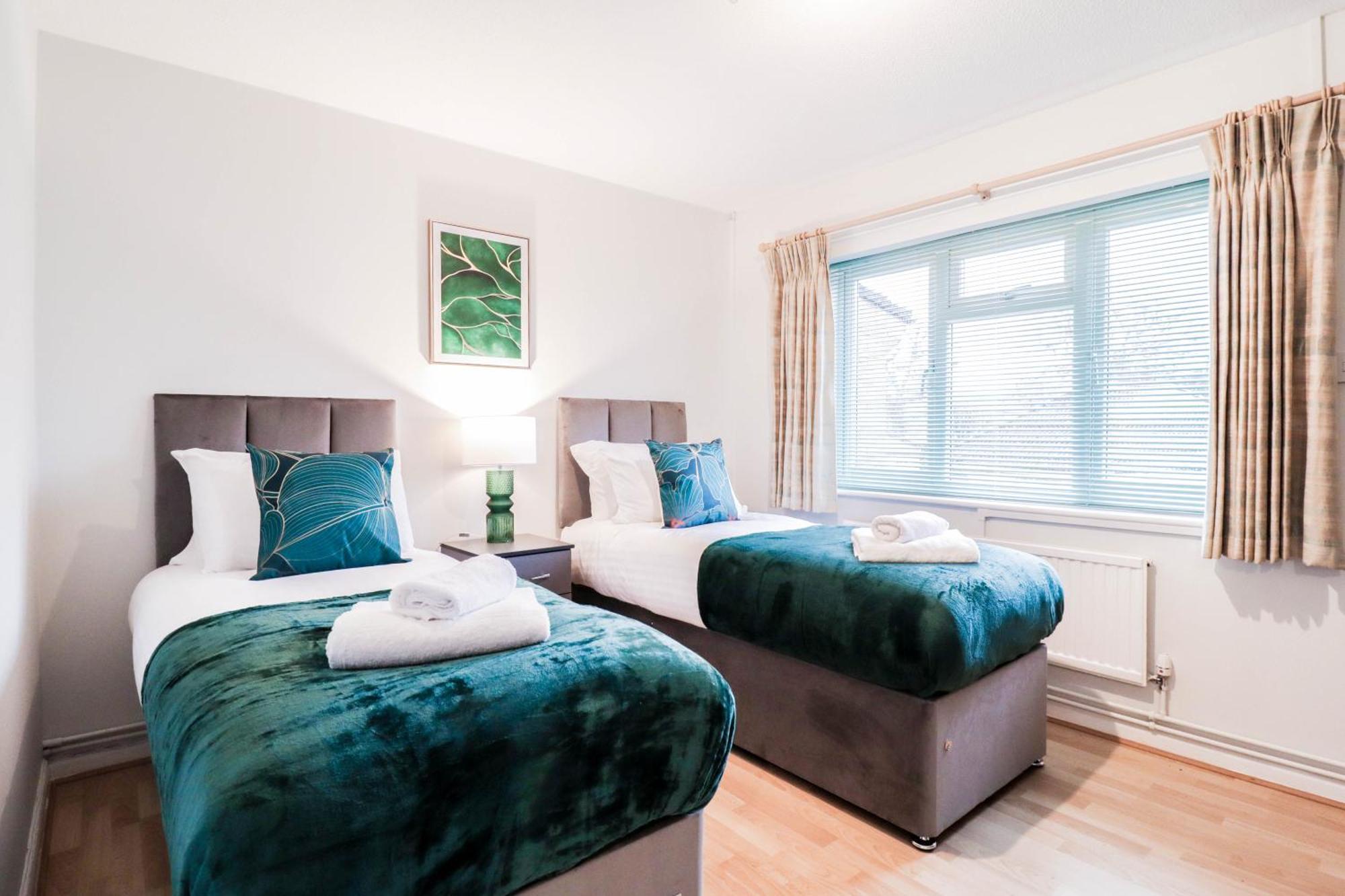 Bright And Spacious Contractor House L Parking! Borehamwood Ngoại thất bức ảnh