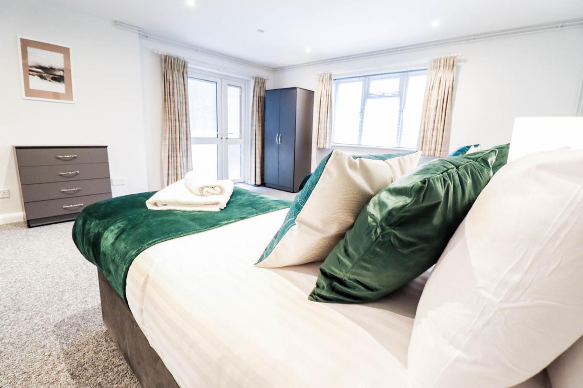Bright And Spacious Contractor House L Parking! Borehamwood Ngoại thất bức ảnh
