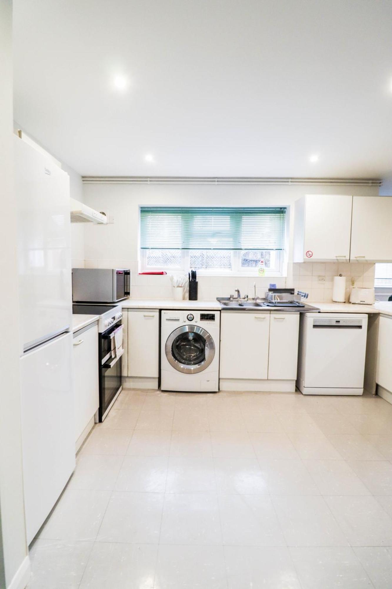 Bright And Spacious Contractor House L Parking! Borehamwood Ngoại thất bức ảnh