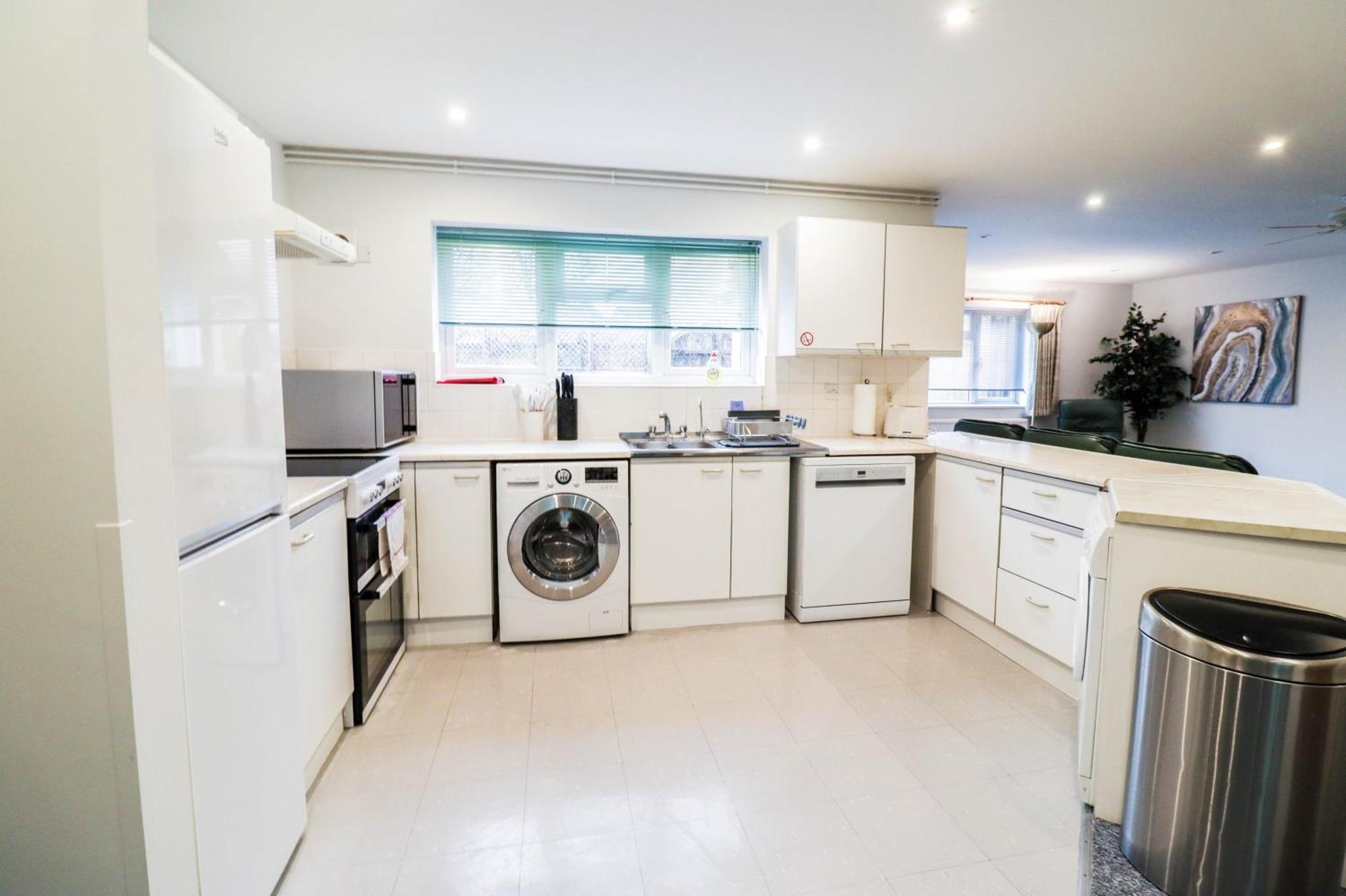 Bright And Spacious Contractor House L Parking! Borehamwood Ngoại thất bức ảnh