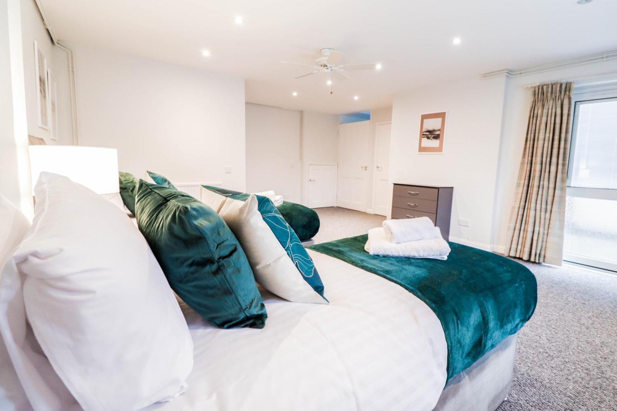 Bright And Spacious Contractor House L Parking! Borehamwood Ngoại thất bức ảnh