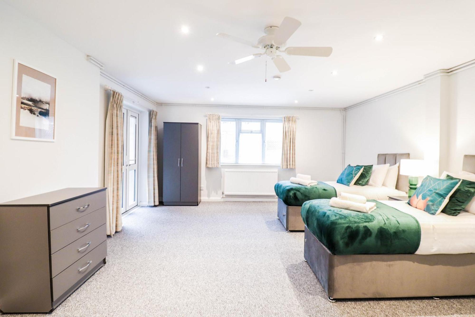 Bright And Spacious Contractor House L Parking! Borehamwood Ngoại thất bức ảnh