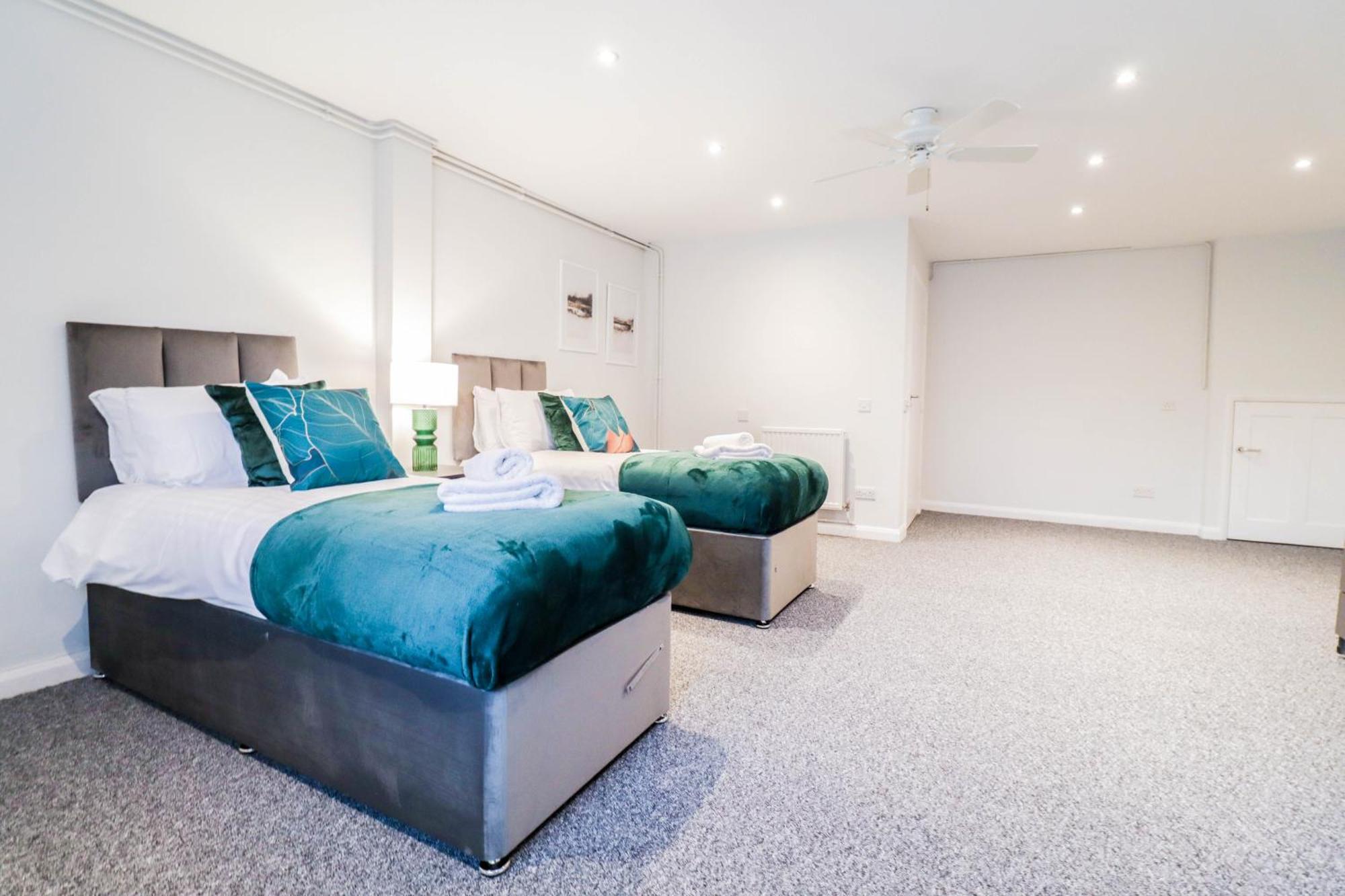 Bright And Spacious Contractor House L Parking! Borehamwood Ngoại thất bức ảnh