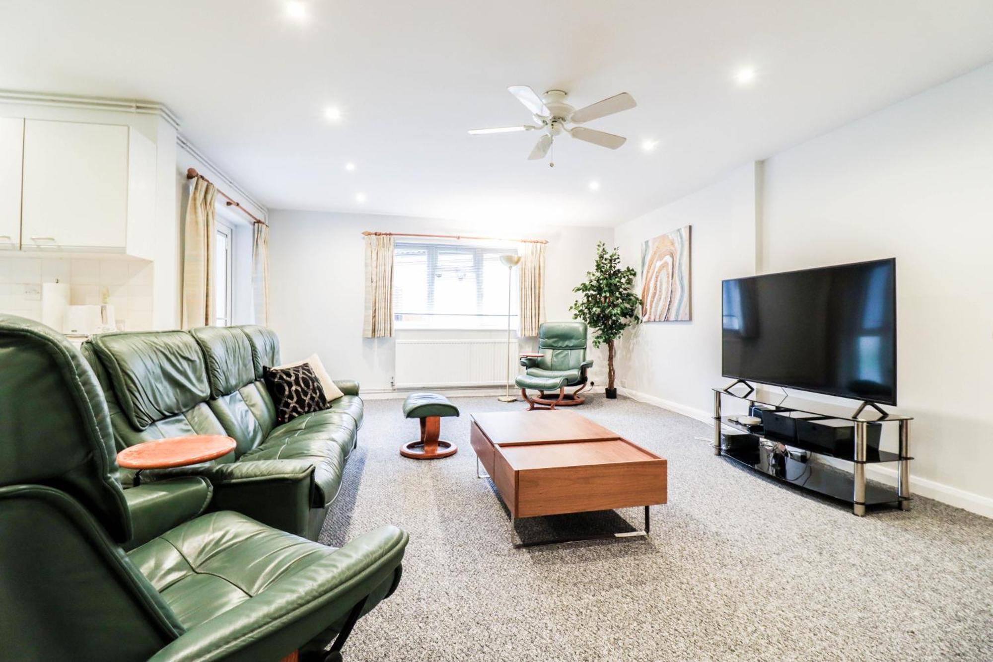 Bright And Spacious Contractor House L Parking! Borehamwood Ngoại thất bức ảnh