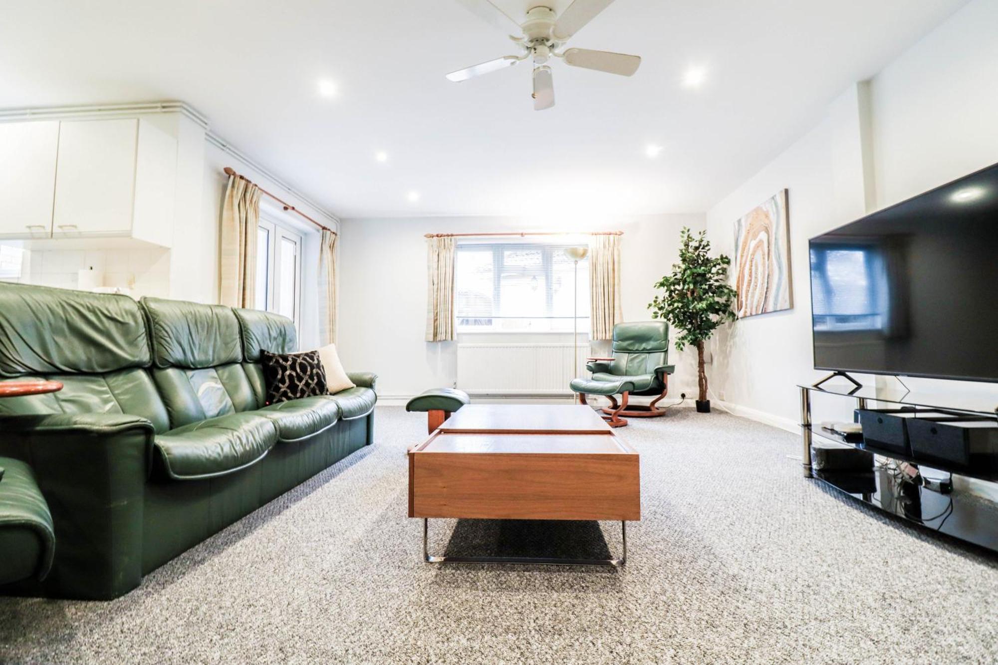Bright And Spacious Contractor House L Parking! Borehamwood Ngoại thất bức ảnh